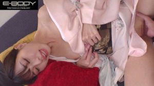 お客様には決して見せない、着物で隠れた純白Gカップと淫らな人妻セックス 料亭の美人女将 佐野秋帆（28）AVデビュー