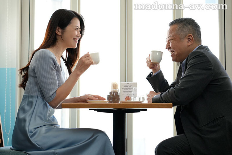 既婚者マッチングアプリで出逢った中年男女の濃密に愛し合った不倫記録ー。 珈琲のように深く、苦い二度目の恋に溺れた二人ー。 北条麻妃