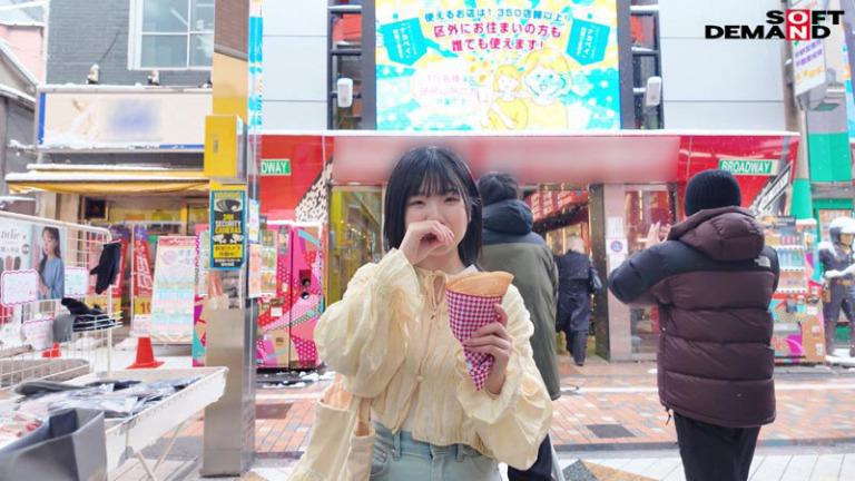 未だ恋も知らない処女 湯浅紬（20） クラスで唯一物怖じせずに話せる、化粧っ気のない二次元エロ好き女オタク。そんなあの娘が東京でAVデビュー
